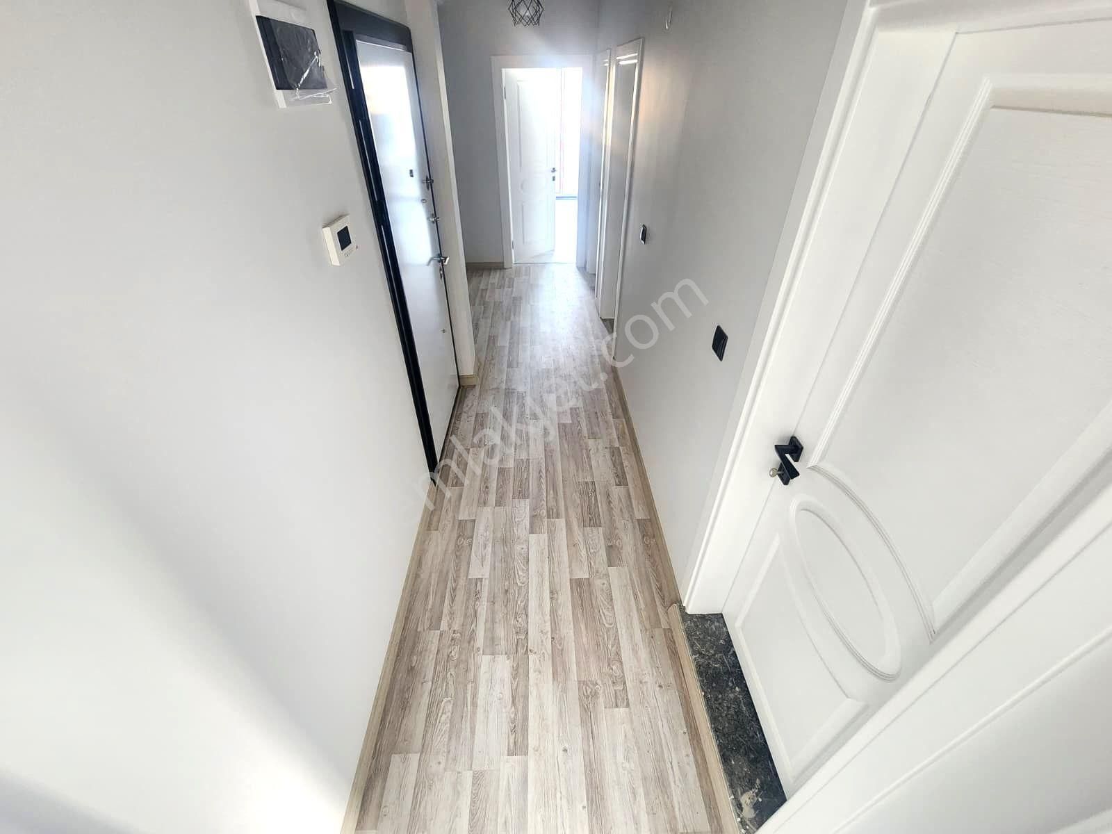 Burhaniye Bahçelievler Tam Merkezi Lokasyonda Sıfır Ara Kat Ön Cephe Ayrı Mutfak 2+1 Satılık Dairele - Görsel 32