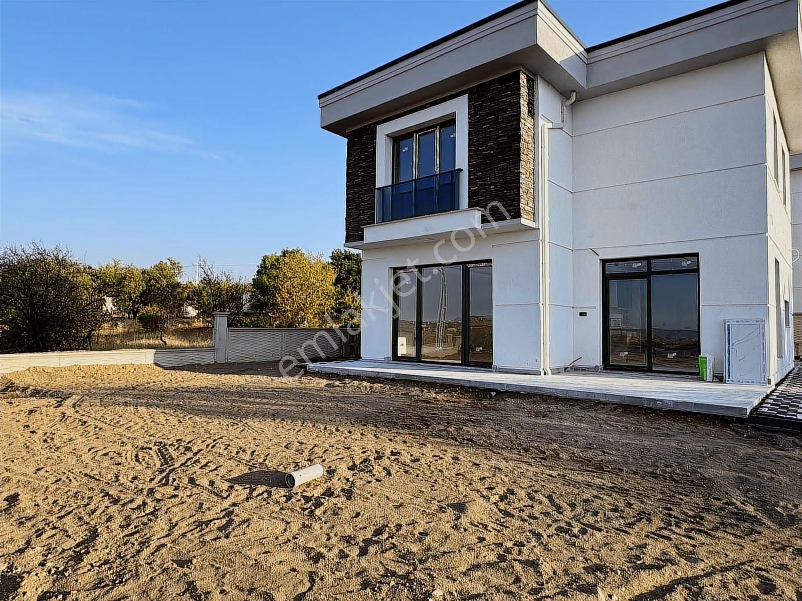 Villa Zambak'ta Doğa İçinde, Şehre Yakın Bir Yaşam Sizi Bekliyor - Görsel 4