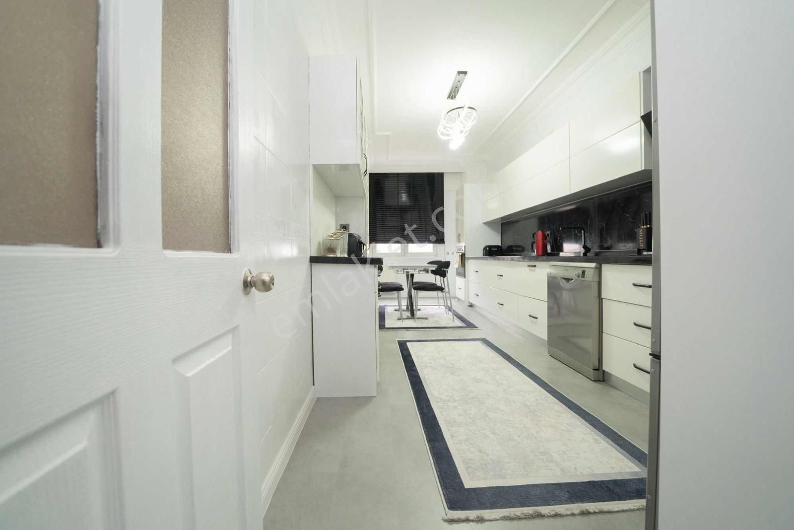 Konal | Şehir Merkezin'de 4+1 Full Yapılı Daire - Görsel 15