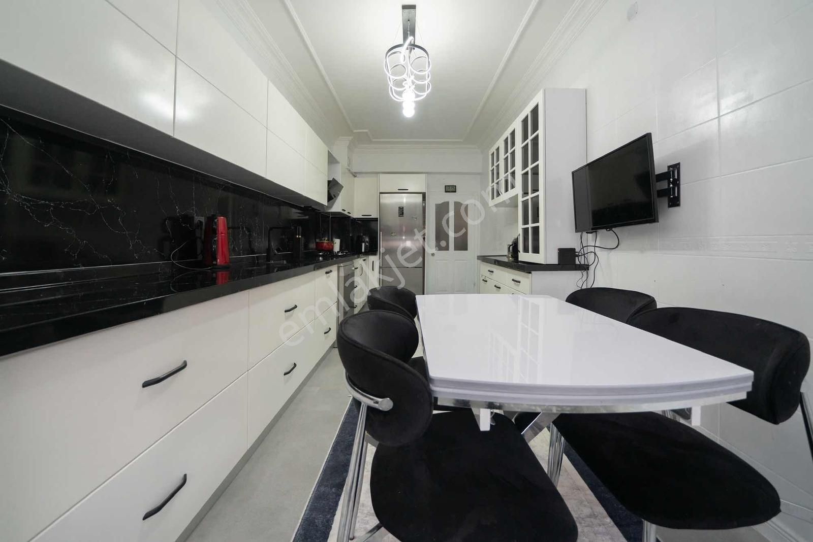 Konal | Şehir Merkezin'de 4+1 Full Yapılı Daire - Görsel 13