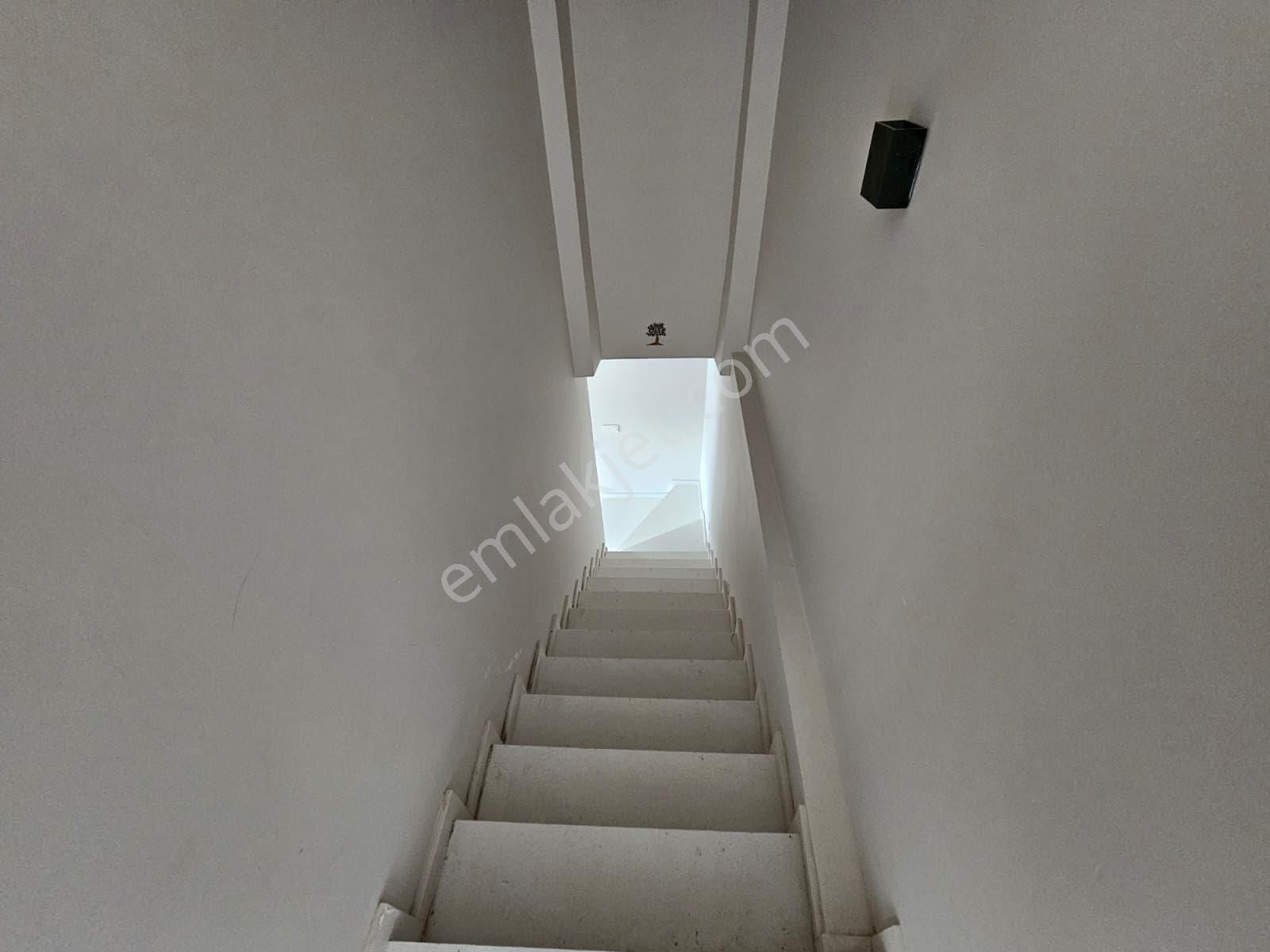 Karşıyaka Aksoy Palmıye Sokakta Satılık 3+1 Dubleks - Görsel 6