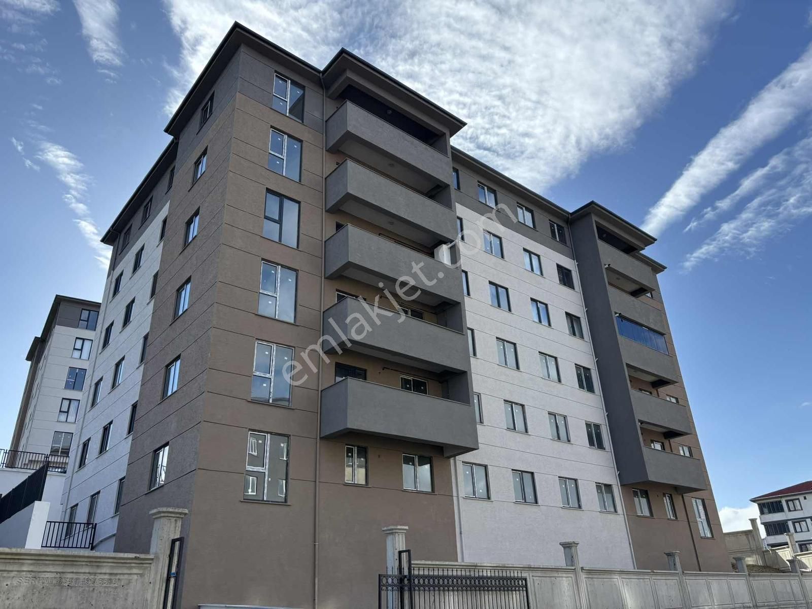 Fa Özbir'den İstasyon'da Butik Site İçi 3+1 Geniş Satılık Daire