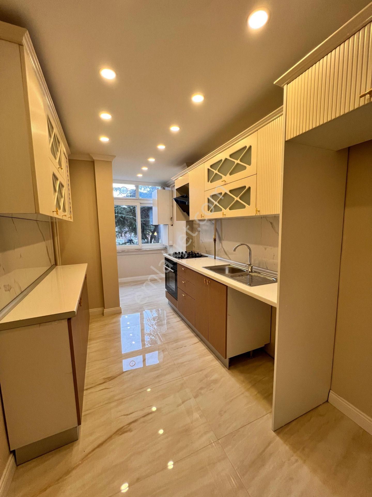 Kaçmaz'dan Aydınevler'de 7/24 Güvenlikli Sitede Lüks Yapılı 3+1 - Görsel 2