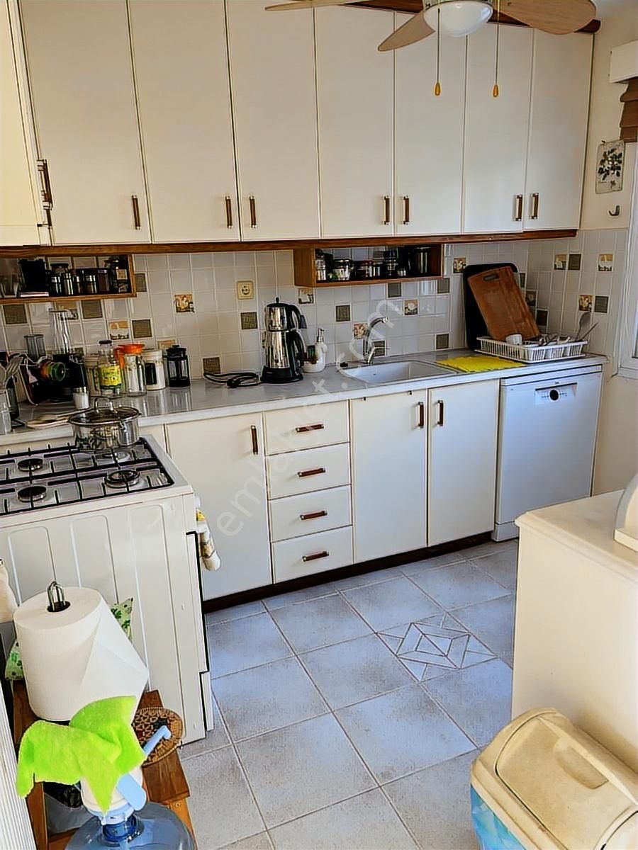 Kuşadasında Güvenlikli Sitede Denize Sıfır Eşyalı 3+1 Doğalgazlı - Görsel 27