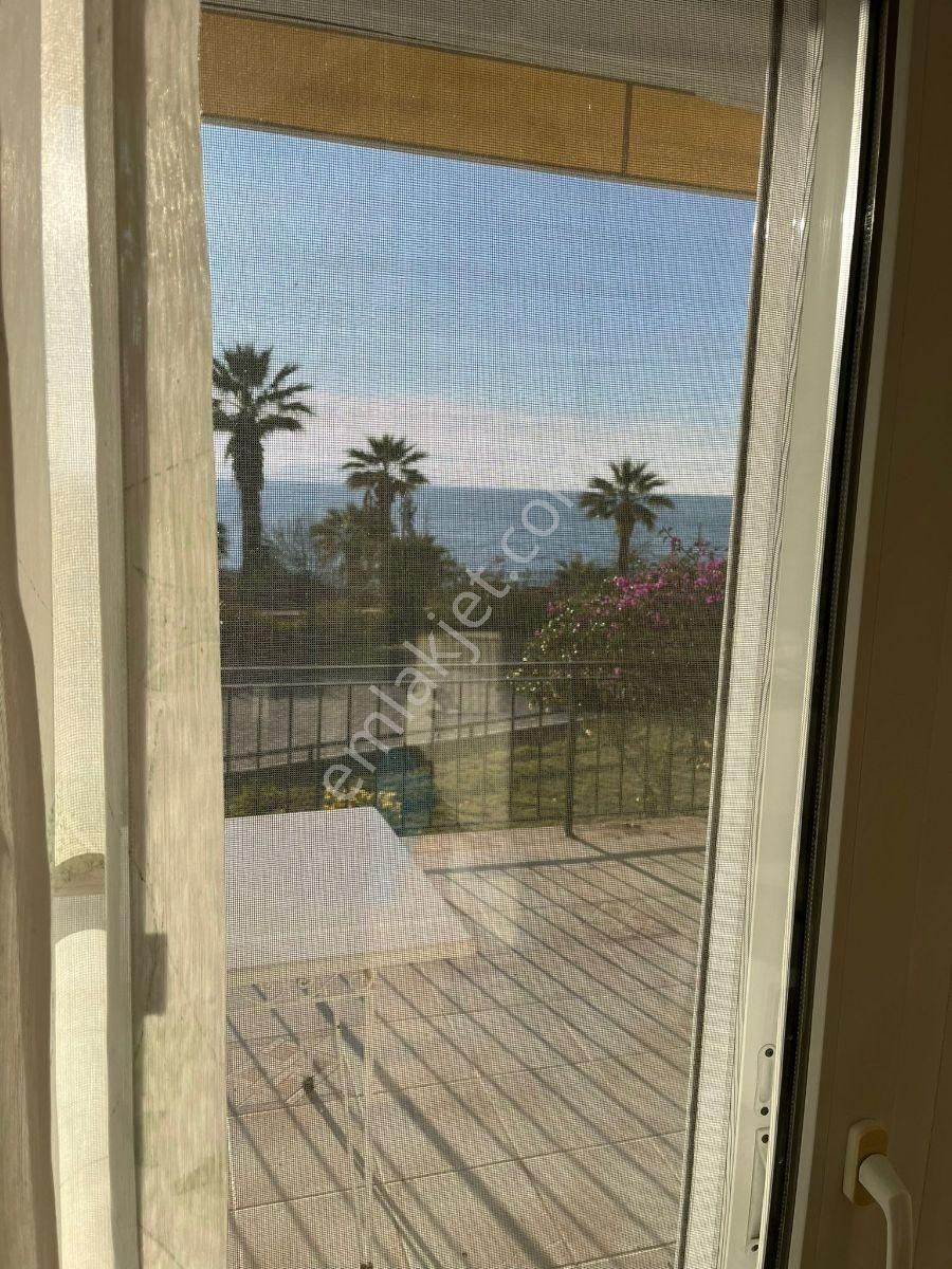 Kuşadasında Güvenlikli Sitede Denize Sıfır Eşyalı 3+1 Doğalgazlı - Görsel 4