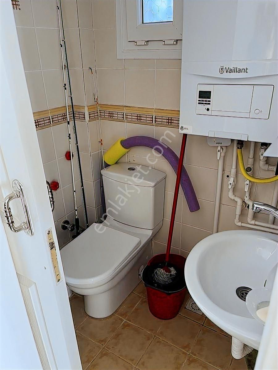 Kuşadasında Güvenlikli Sitede Denize Sıfır Eşyalı 3+1 Doğalgazlı - Görsel 32