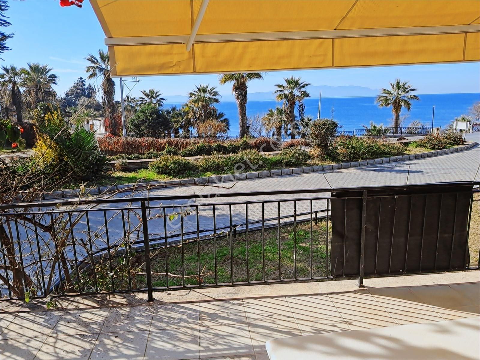 Kuşadasında Güvenlikli Sitede Denize Sıfır Eşyalı 3+1 Doğalgazlı - Görsel 5