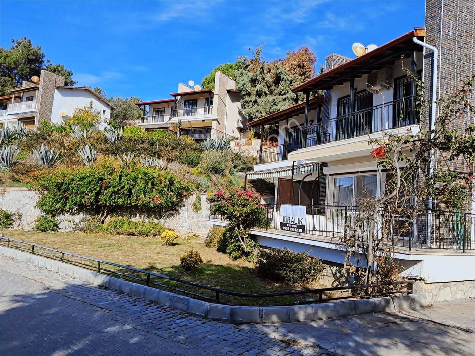 Kuşadasında Güvenlikli Sitede Denize Sıfır Eşyalı 3+1 Doğalgazlı - Görsel 14