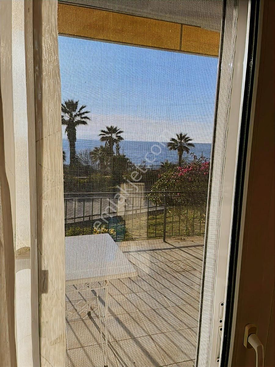 Kuşadasında Güvenlikli Sitede Denize Sıfır Eşyalı 3+1 Doğalgazlı - Görsel 20