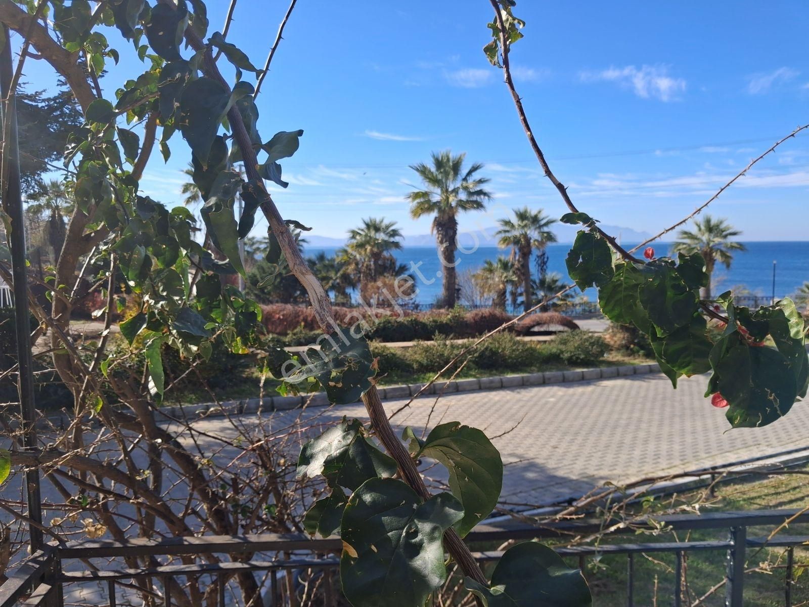 Kuşadasında Güvenlikli Sitede Denize Sıfır Eşyalı 3+1 Doğalgazlı - Görsel 8