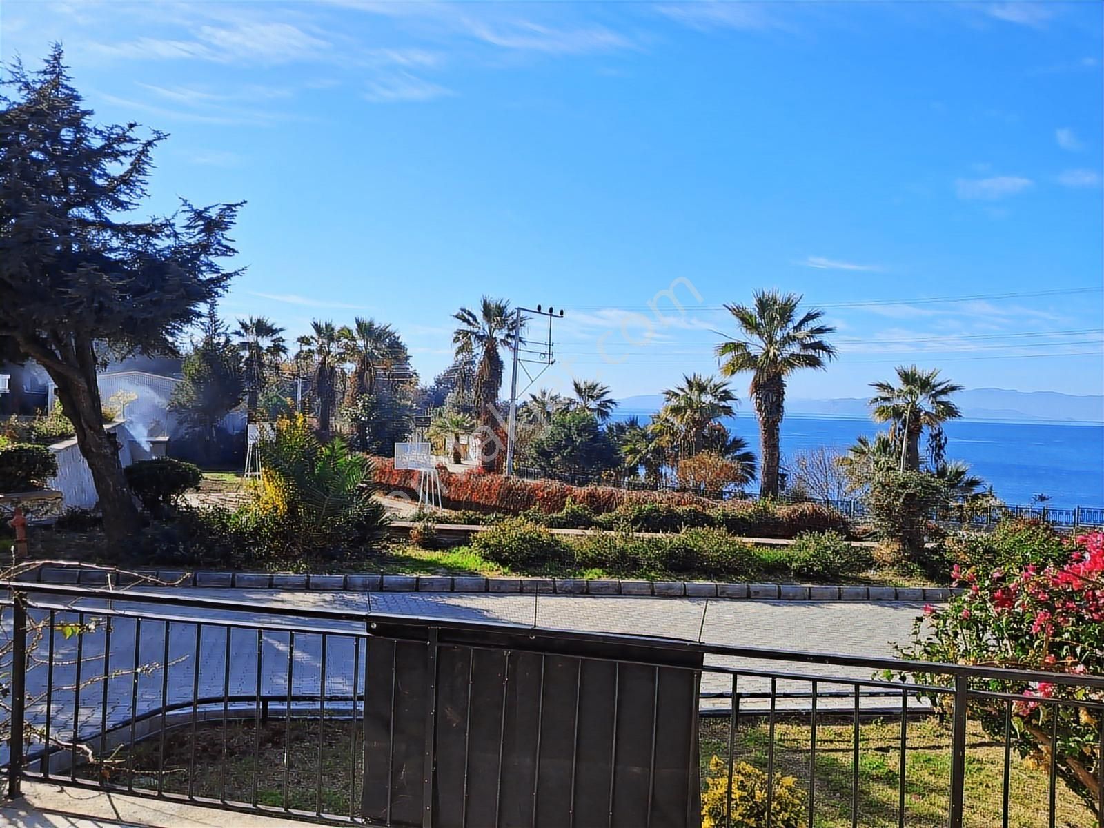 Kuşadasında Güvenlikli Sitede Denize Sıfır Eşyalı 3+1 Doğalgazlı - Görsel 10