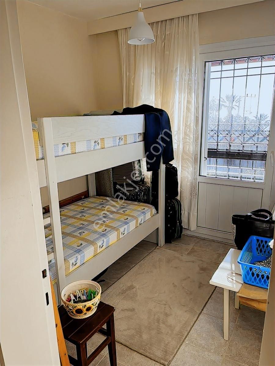 Kuşadasında Güvenlikli Sitede Denize Sıfır Eşyalı 3+1 Doğalgazlı - Görsel 35