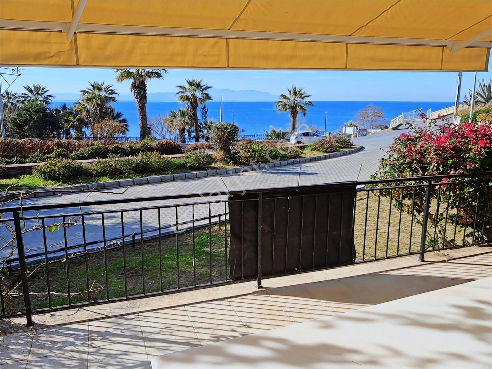 Kuşadasında Güvenlikli Sitede Denize Sıfır Eşyalı 3+1 Doğalgazlı - Görsel 9