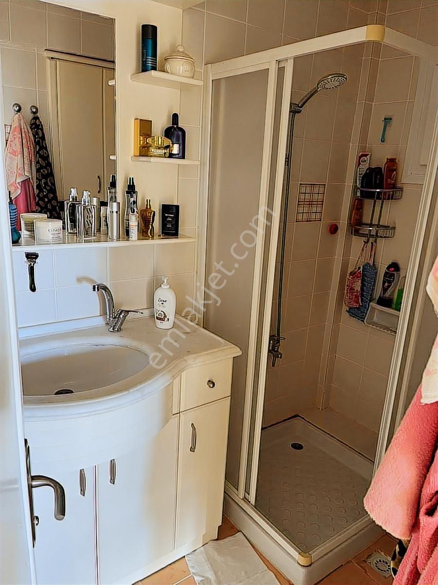 Kuşadasında Güvenlikli Sitede Denize Sıfır Eşyalı 3+1 Doğalgazlı - Görsel 34