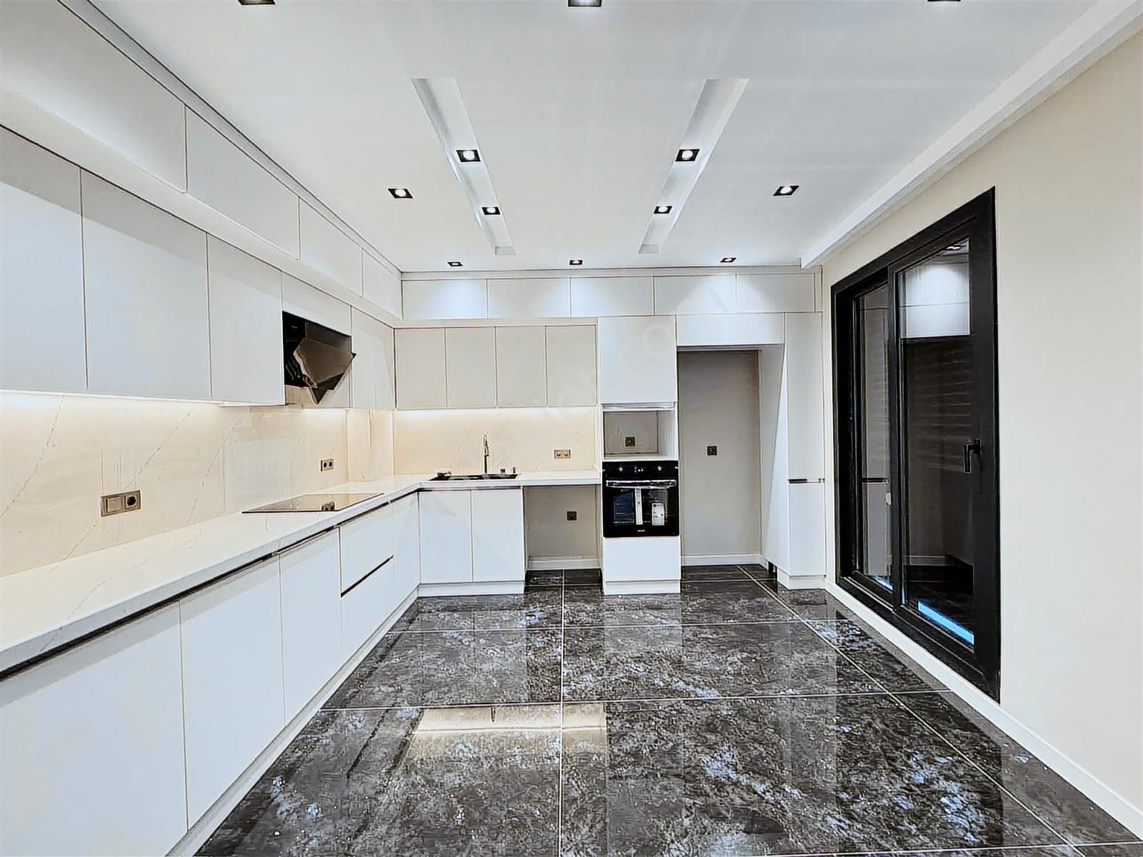 Fb Gayrimenkul'den Teleferik'te Tripleks Villa