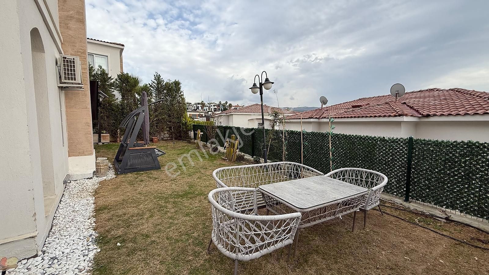 Kuşadası'nda Bahçeli Ve Havuzlu Günlük Olanaklarla İç İçe Villa - Görsel 12