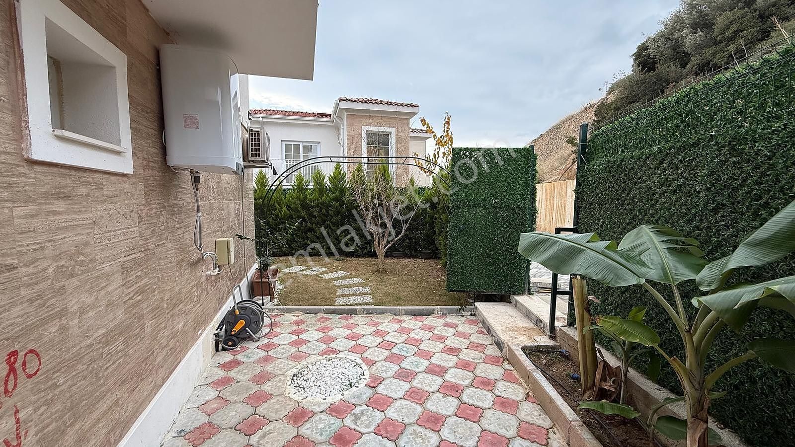 Kuşadası'nda Bahçeli Ve Havuzlu Günlük Olanaklarla İç İçe Villa - Görsel 6