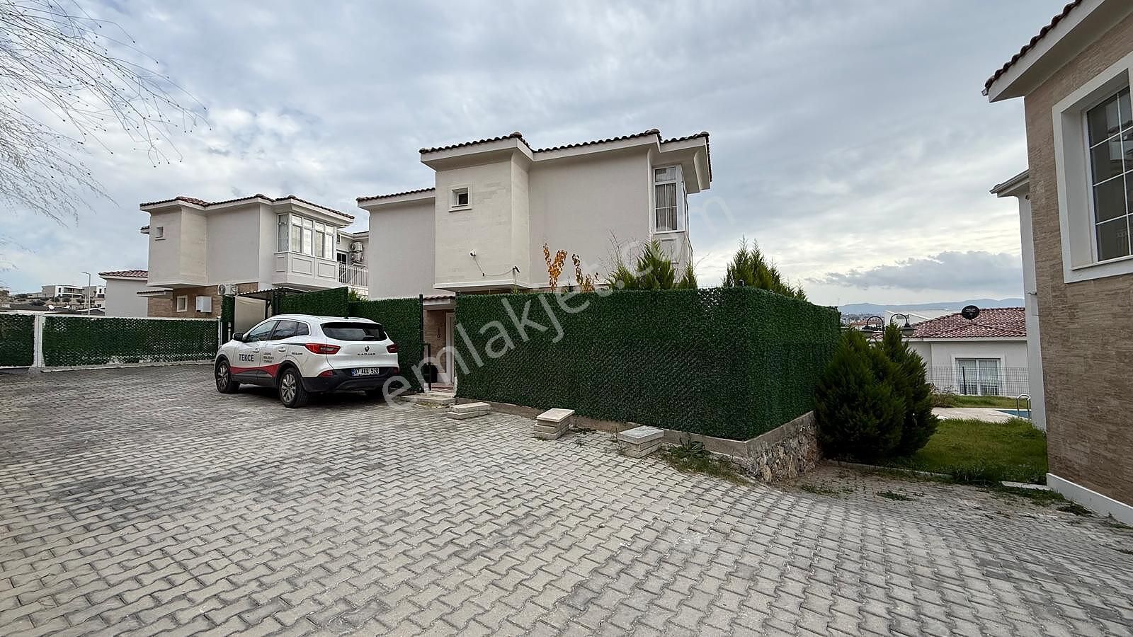 Kuşadası'nda Bahçeli Ve Havuzlu Günlük Olanaklarla İç İçe Villa - Görsel 3