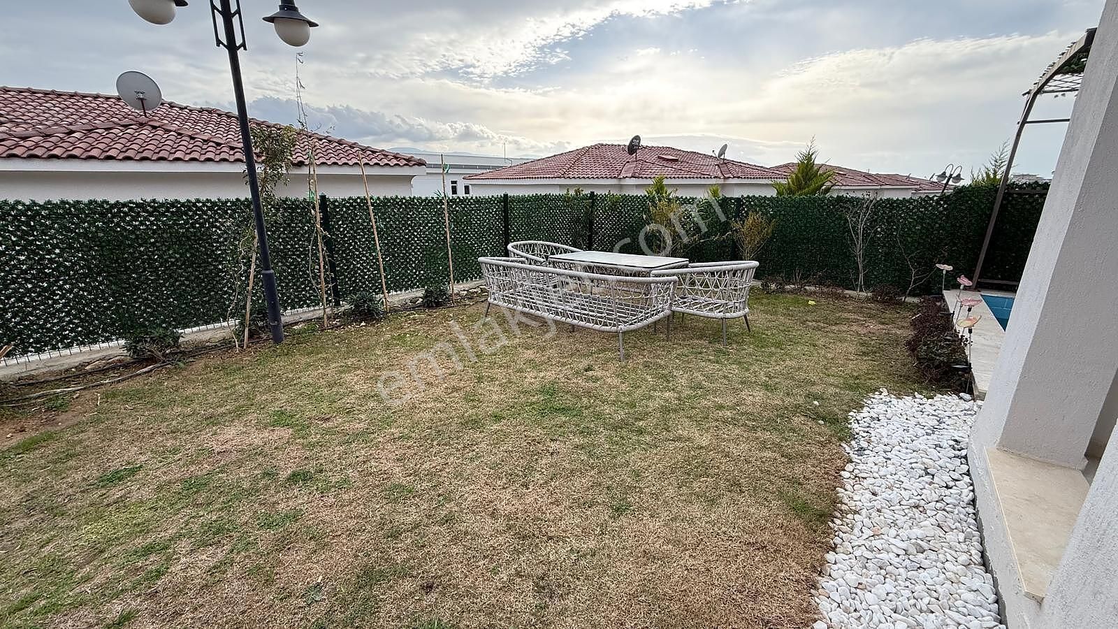 Kuşadası'nda Bahçeli Ve Havuzlu Günlük Olanaklarla İç İçe Villa - Görsel 14