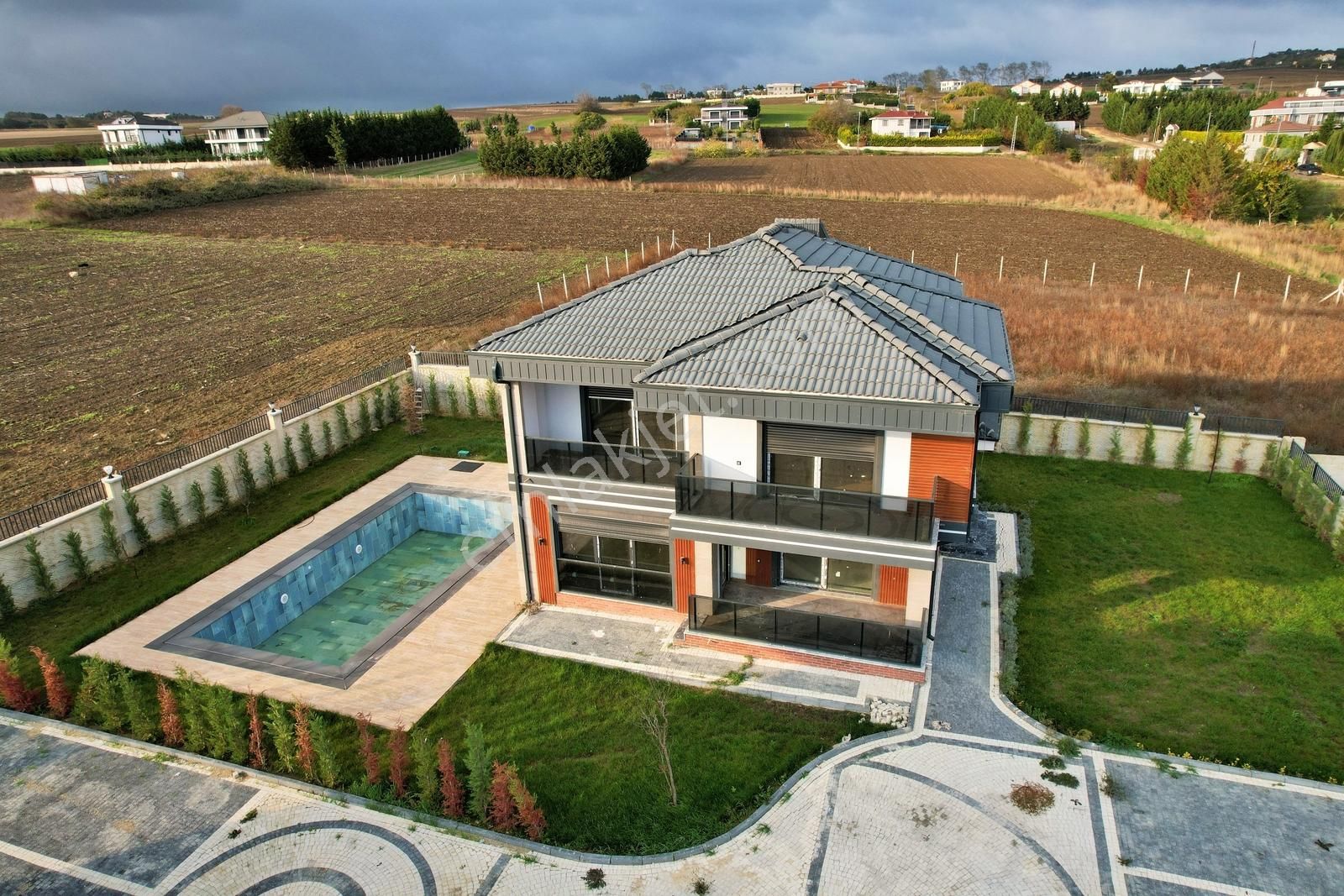 [kassel Yapı] 700m2 Bahçe - Havuzlu - 4+1 - Fırsat Villa !! - Görsel 4