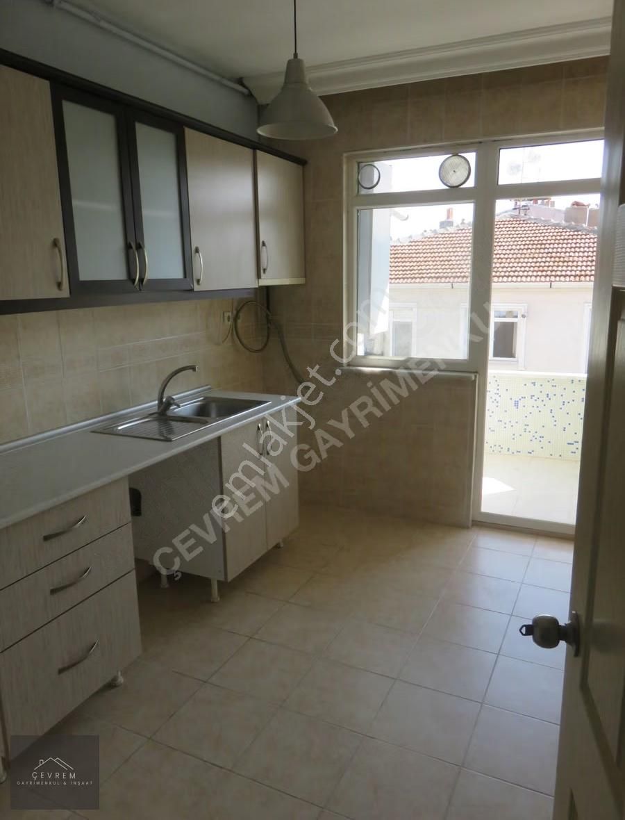 Gültepe'de Harika Konumda Metrobüse Yakın Kiralık 2+1 Arakat - Görsel 2