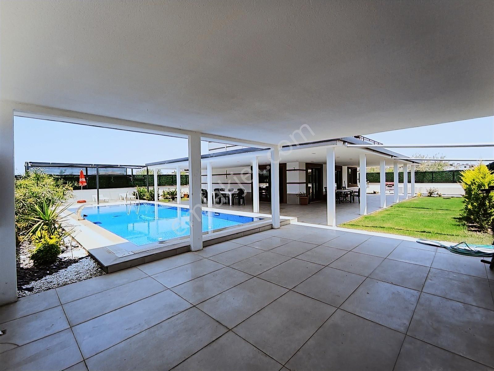 Kuşadası Güzelçamlı'da 180 M2 Müstakil Havuzlu Satılık 4+1 Villa - Görsel 24