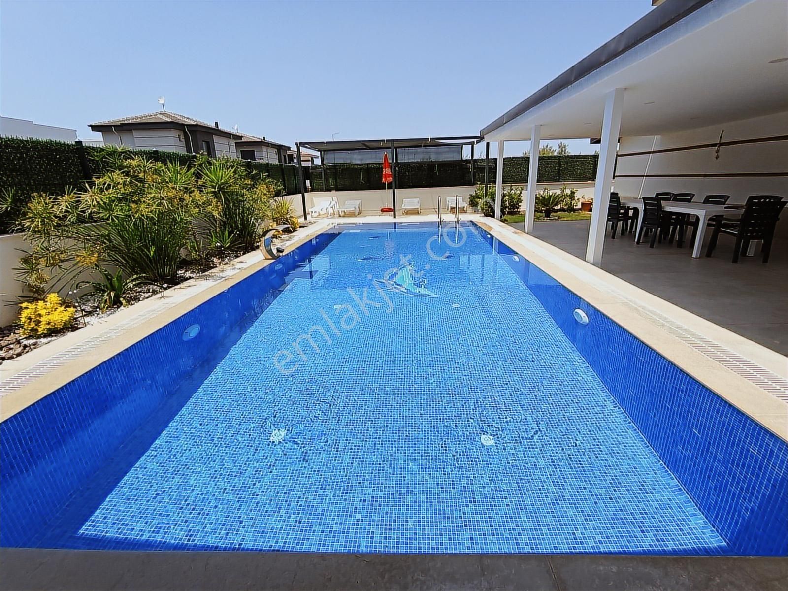 Kuşadası Güzelçamlı'da 180 M2 Müstakil Havuzlu Satılık 4+1 Villa - Görsel 21