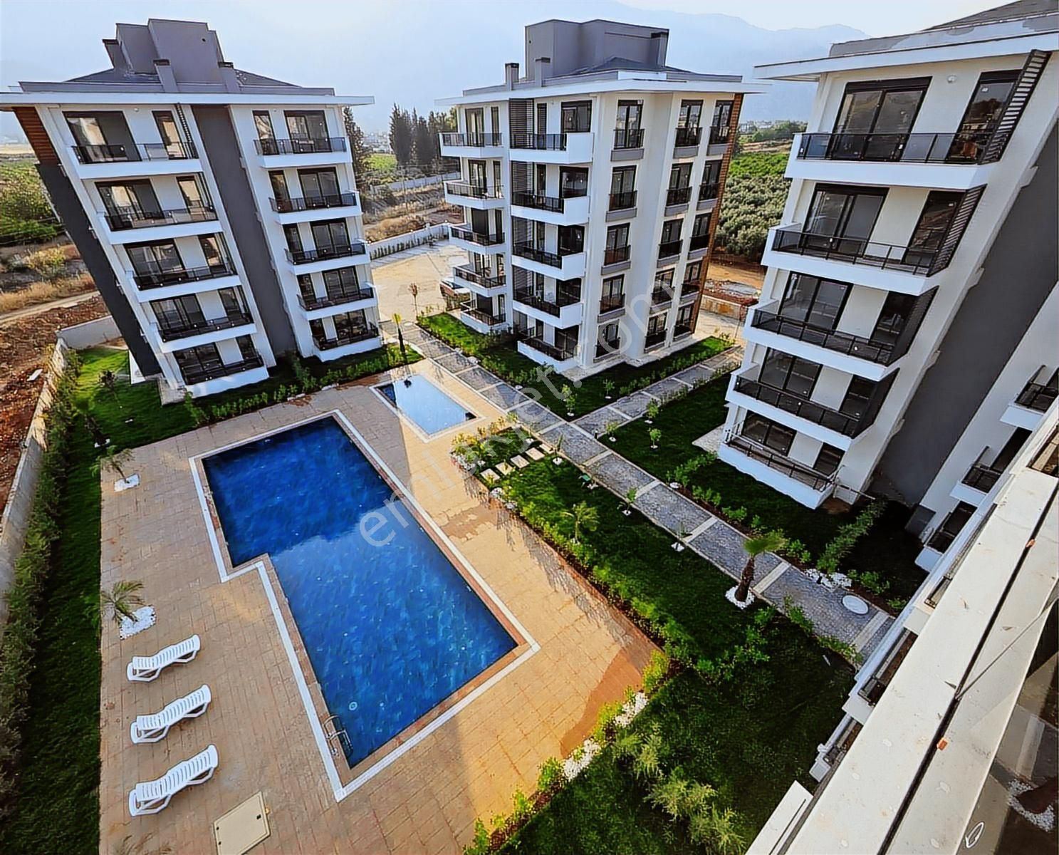 Havuzlu Sitede Ara Katta 1+1 / Etrafı Asla Kapanmaz - Görsel 17