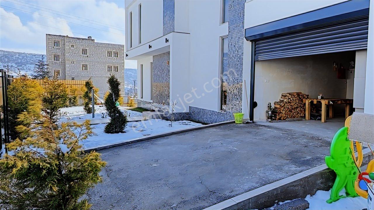 Güzelyurt'ta-özel Tasarım Müstakil Villa- Garajlı-220 M² - Görsel 21