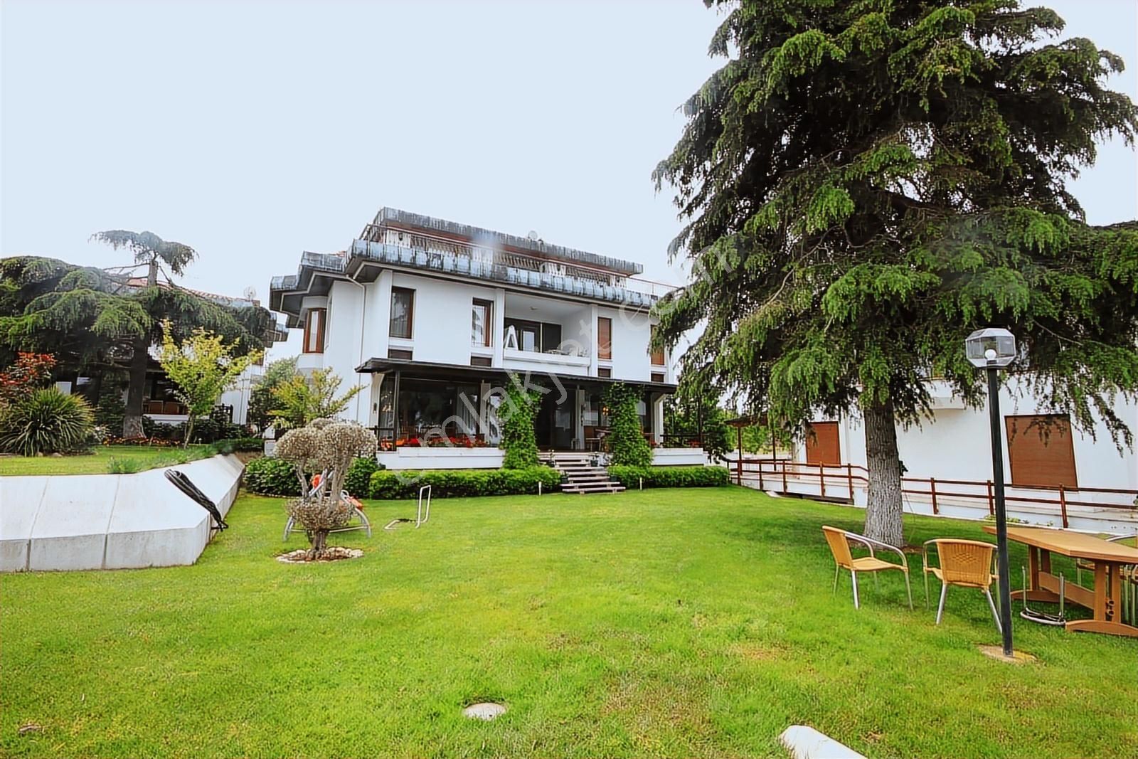 Güzel Lokasyonda Denize Sıfır Geniş Bahçeli 5+2 Muhteşem Villa - Görsel 9