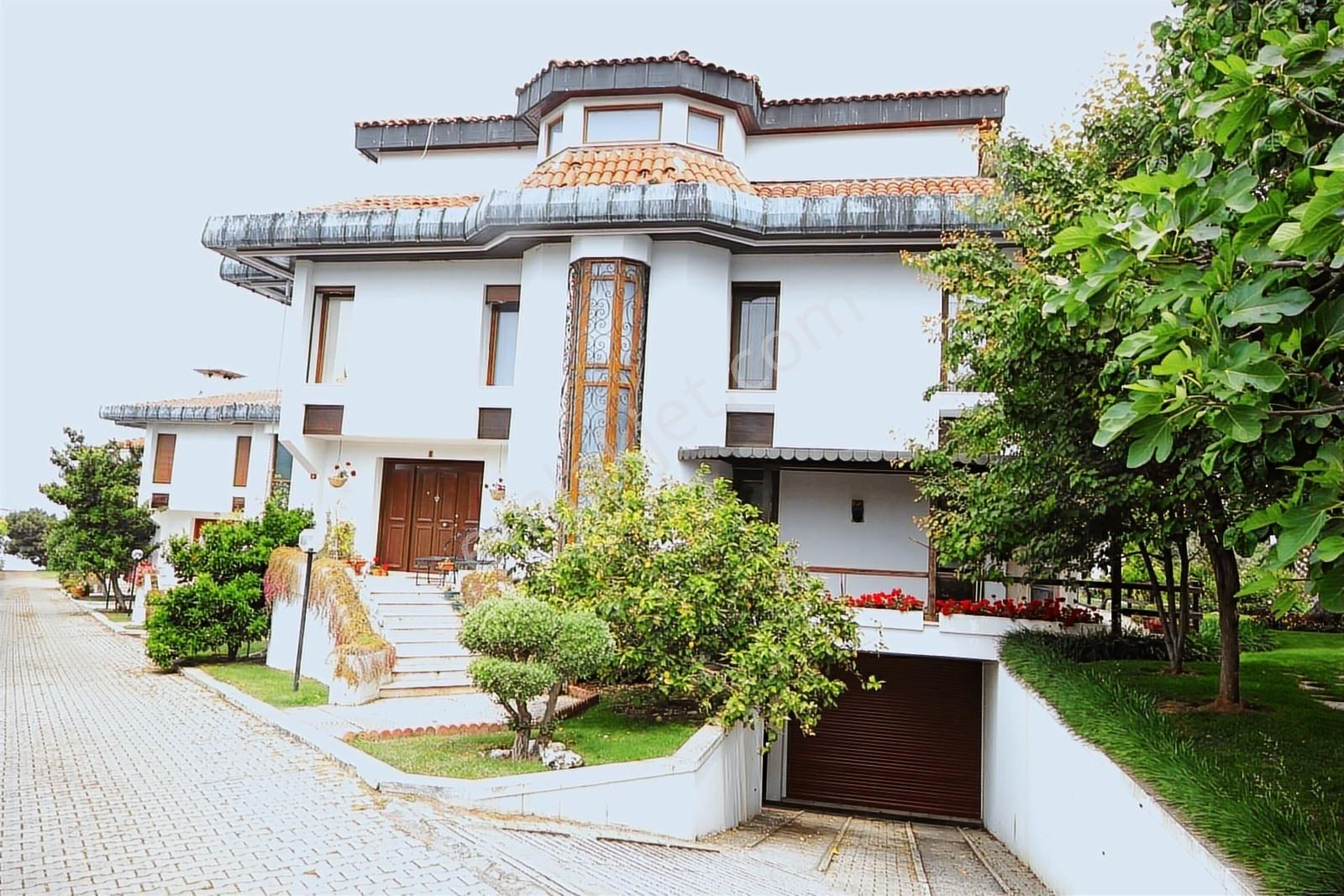 Güzel Lokasyonda Denize Sıfır Geniş Bahçeli 5+2 Muhteşem Villa - Görsel 10