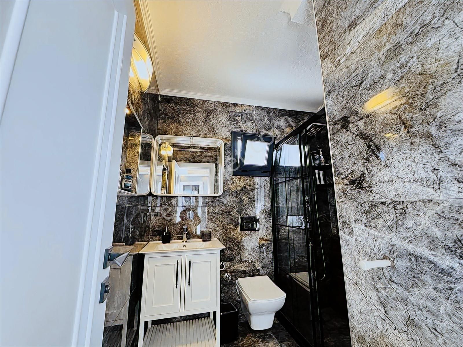 Kuşadası Davutlar'da Köşe Konum Full Eşyalı Satılık 3+1 Villa - Görsel 17