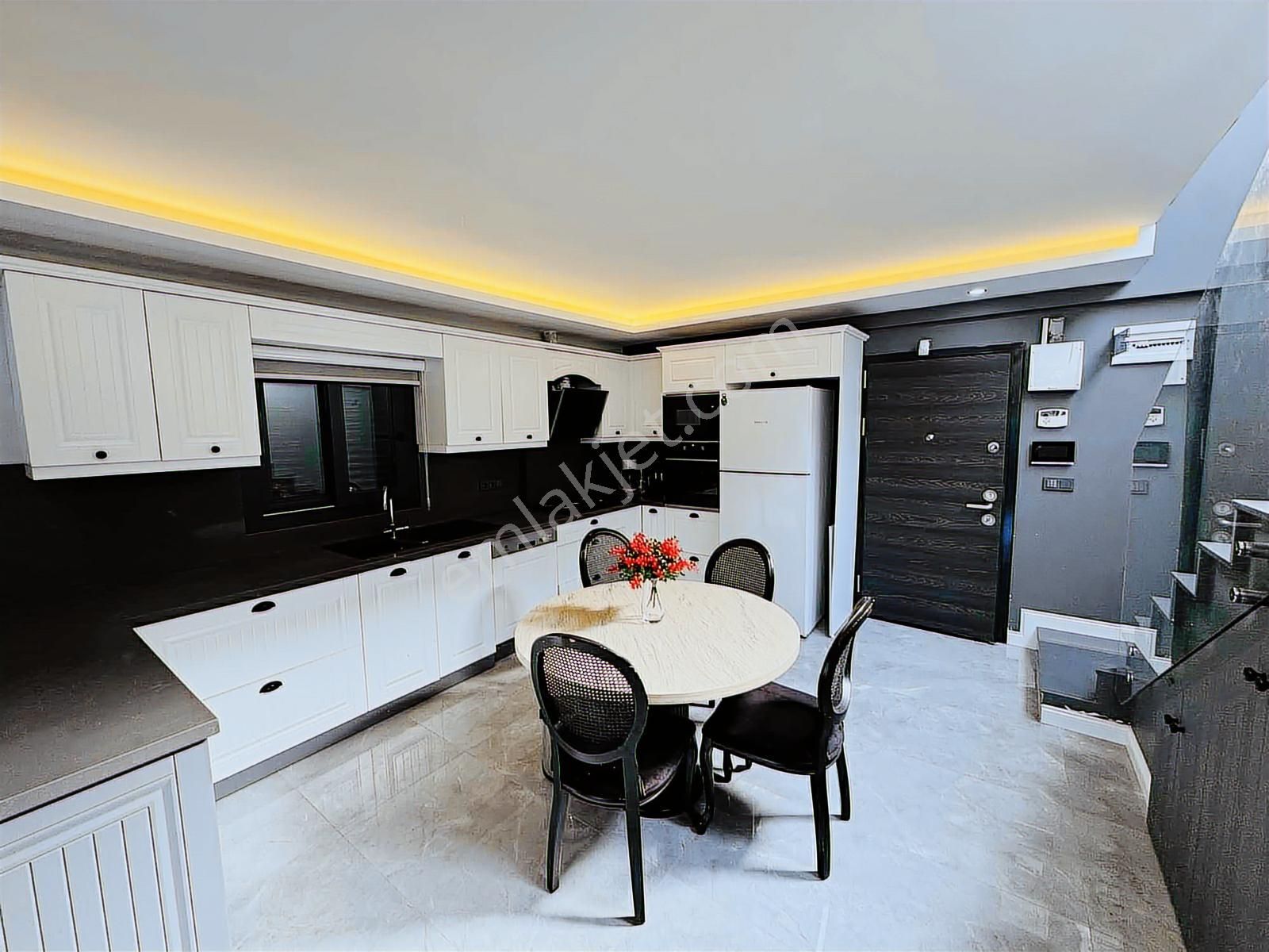 Kuşadası Davutlar'da Köşe Konum Full Eşyalı Satılık 3+1 Villa - Görsel 8