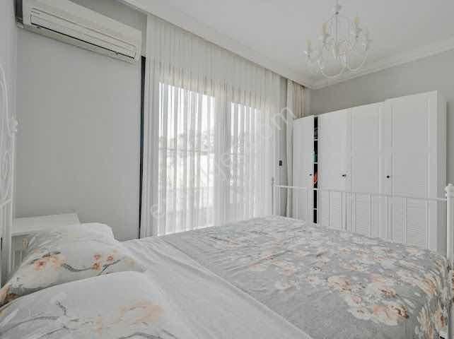 Kuşadası Davutlar'da Köşe Konum Full Eşyalı Satılık 3+1 Villa - Görsel 24