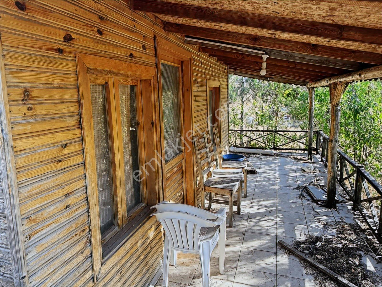 Müstakil Evli 770 M İmarlı Arsa Elektrik Su Var