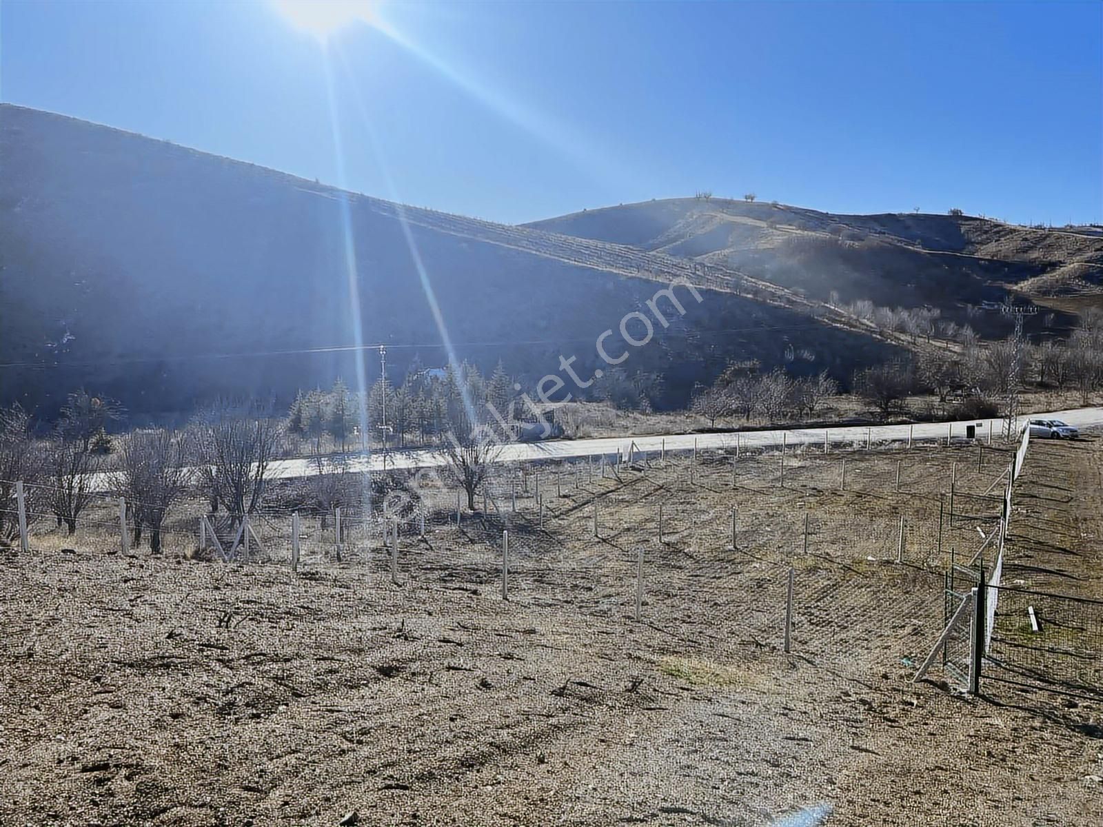 Asfalta Cephe Anayol Kenarı Tapulu 400 M2 Bahçe