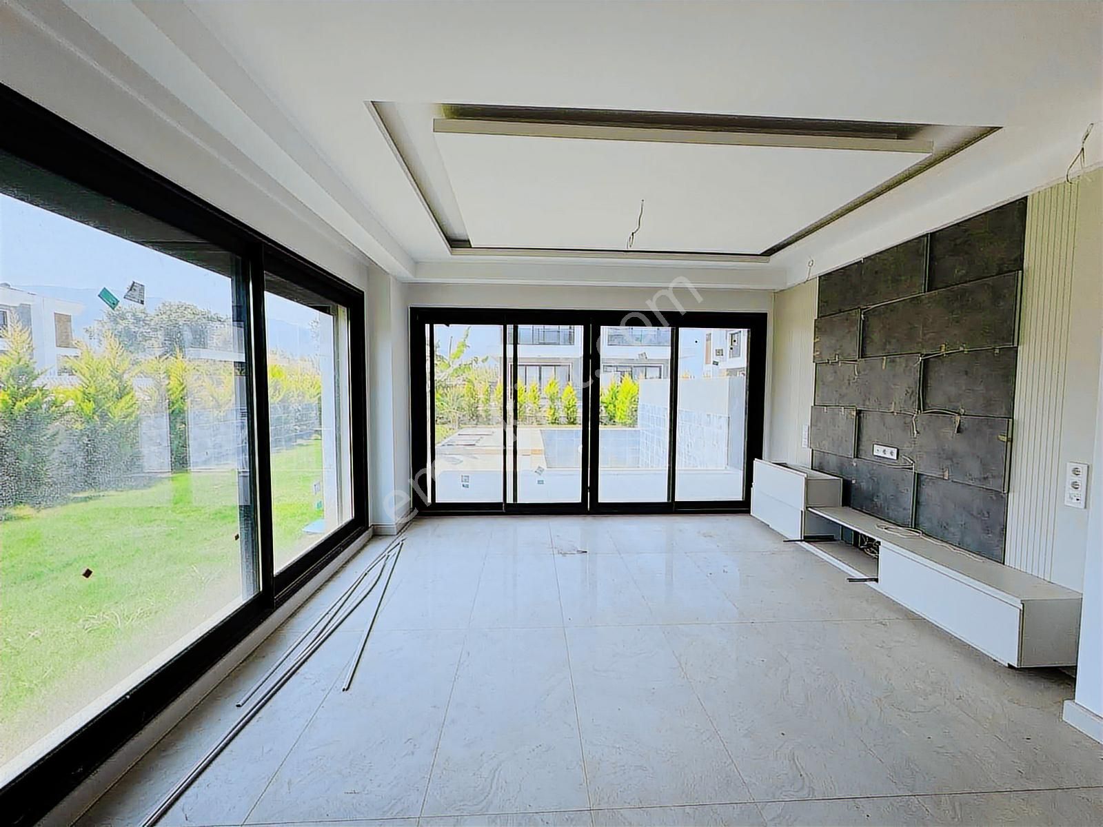 Kuşadası Davutlar'da Müstakil Havuzlu Satılık 3+1 Lüks Villa - Görsel 9