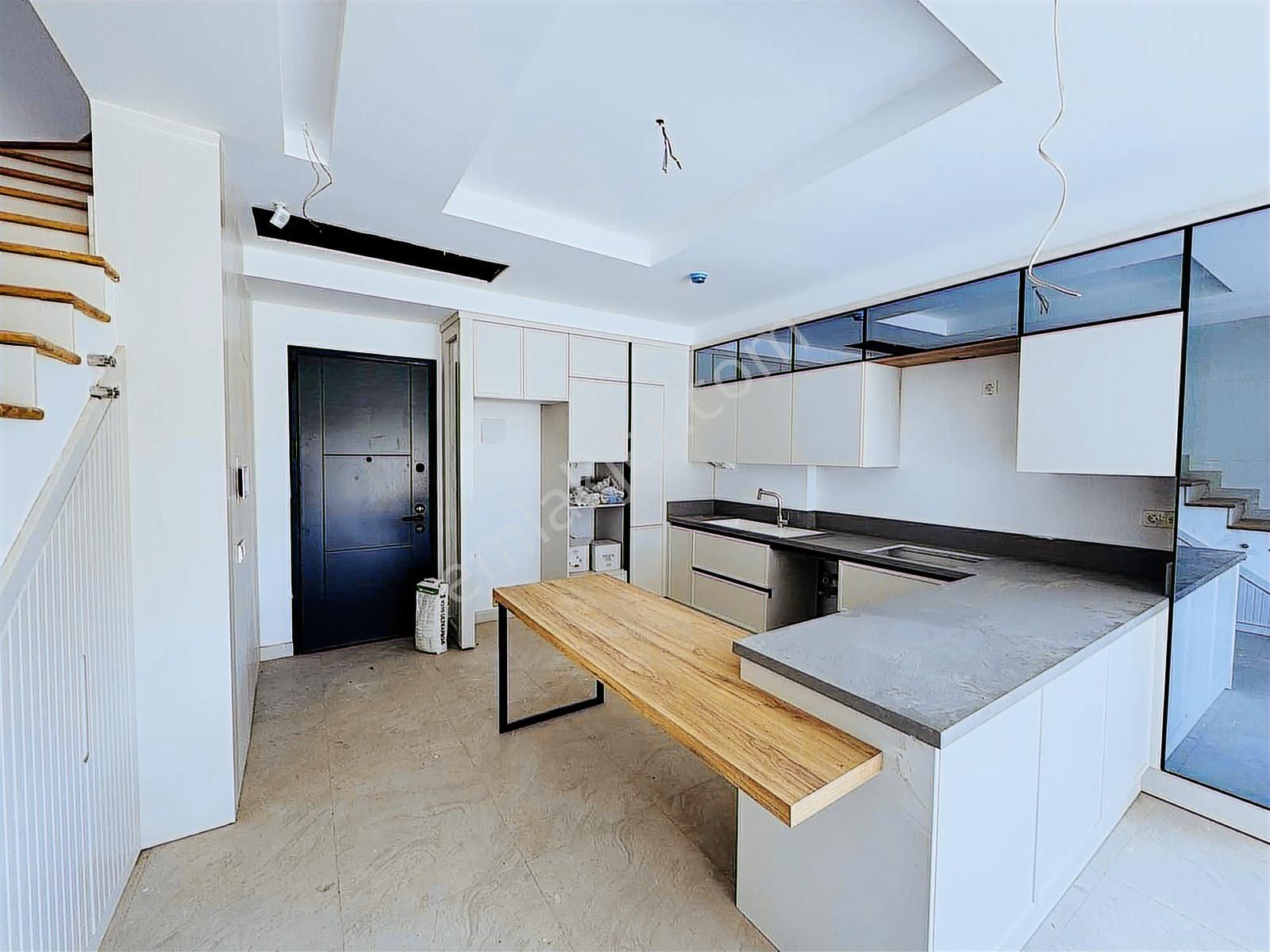 Kuşadası Davutlar'da Müstakil Havuzlu Satılık 3+1 Lüks Villa - Görsel 18