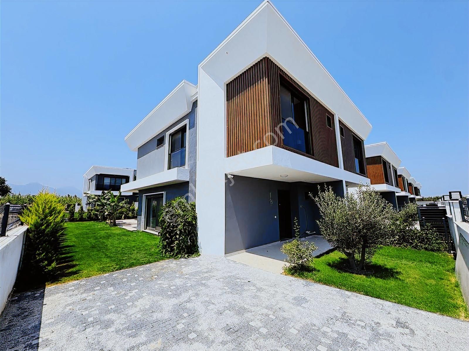 Kuşadası Davutlar'da Müstakil Havuzlu Satılık 3+1 Lüks Villa - Görsel 7