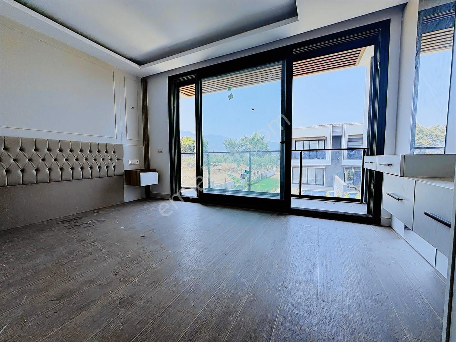 Kuşadası Davutlar'da Müstakil Havuzlu Satılık 3+1 Lüks Villa - Görsel 32