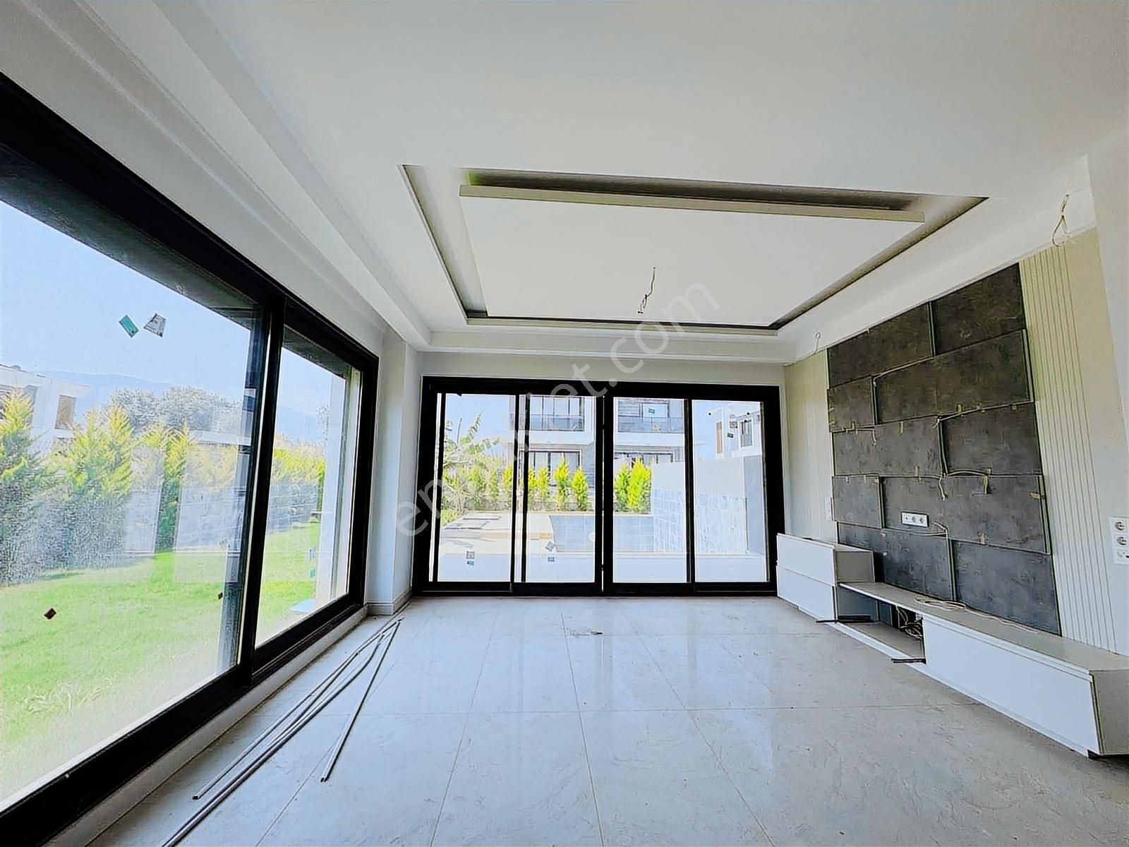 Kuşadası Davutlar'da Müstakil Havuzlu Satılık 3+1 Lüks Villa - Görsel 3