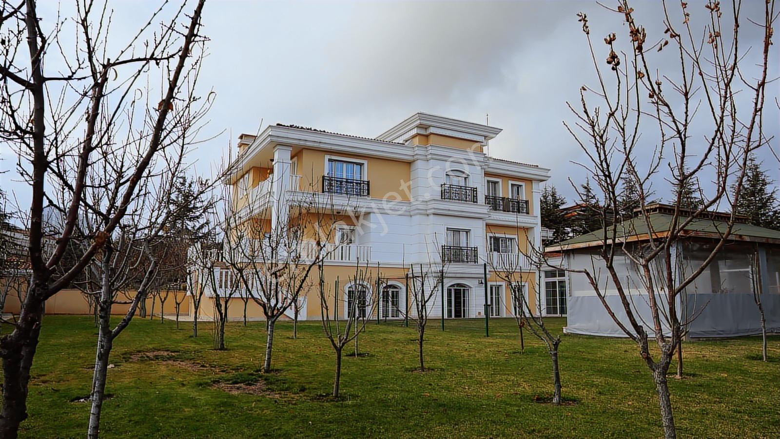 Gölbaşı İncek'de Yeşil Alanlarla Çevrili Prestijli Satılık Villa - Görsel 16