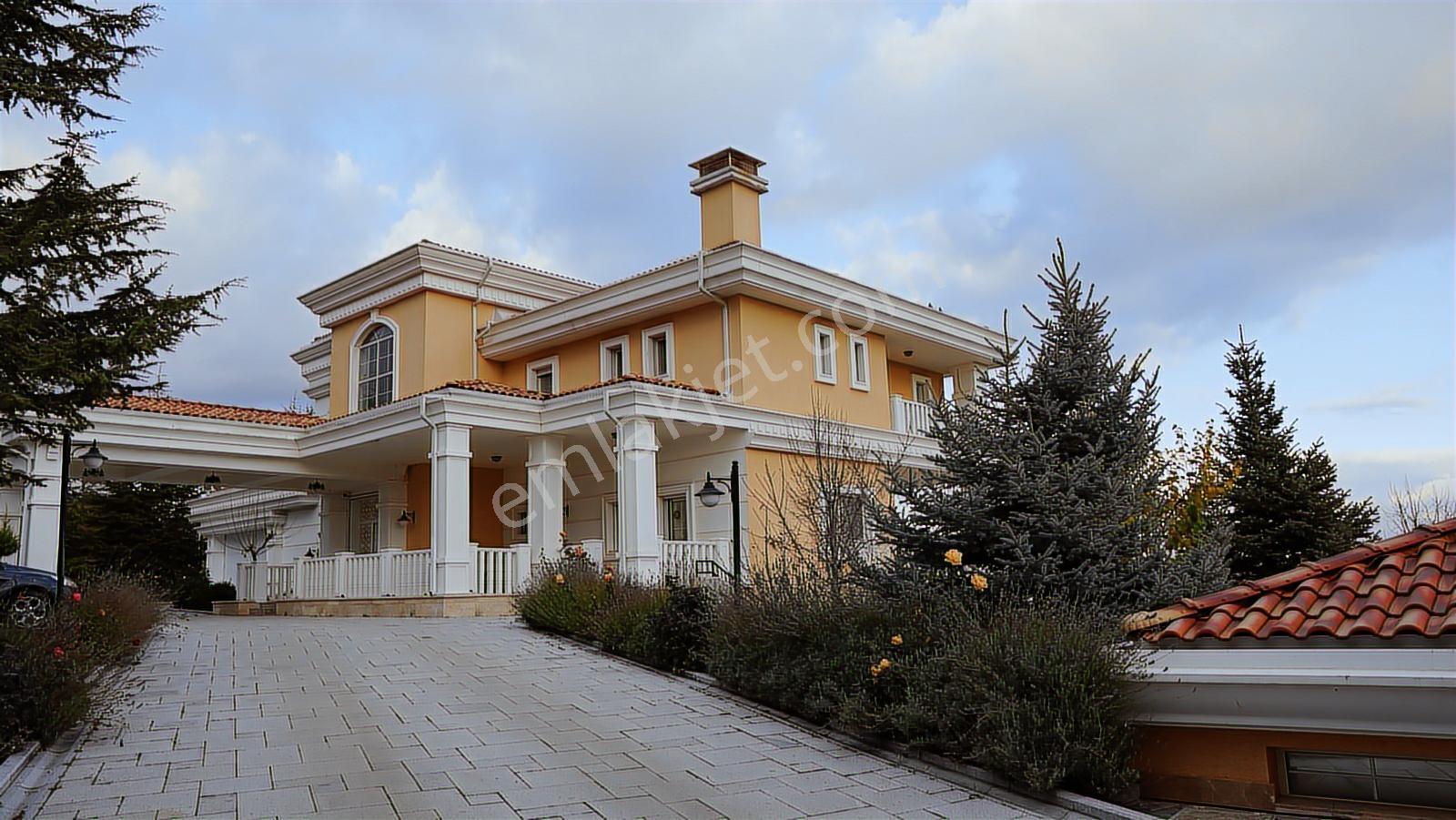 Gölbaşı İncek'de Yeşil Alanlarla Çevrili Prestijli Satılık Villa - Görsel 9