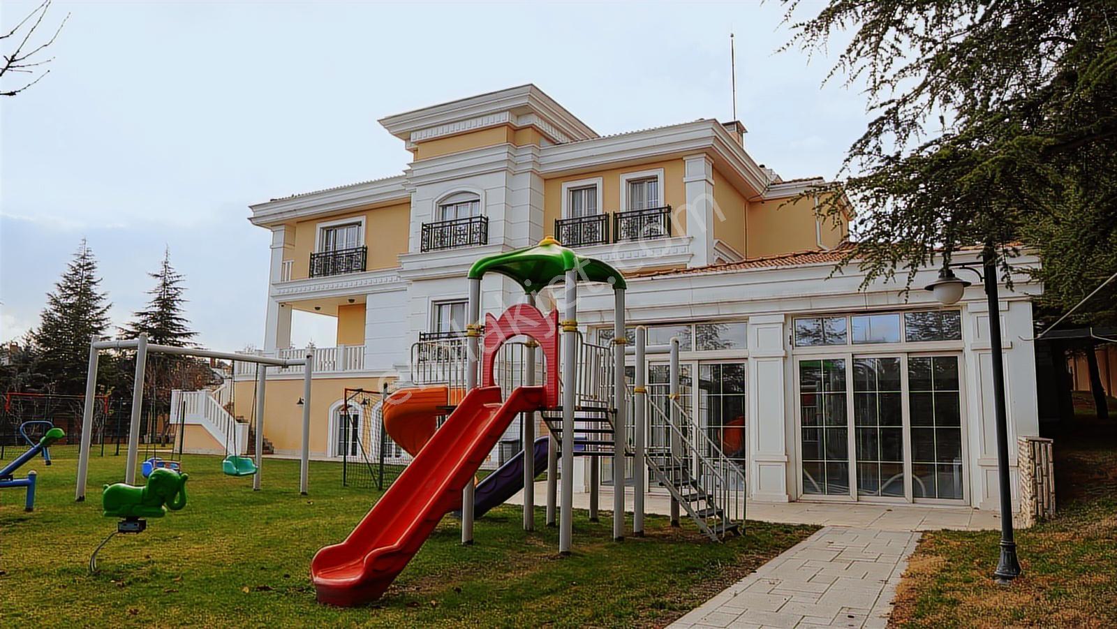 Gölbaşı İncek'de Yeşil Alanlarla Çevrili Prestijli Satılık Villa - Görsel 17