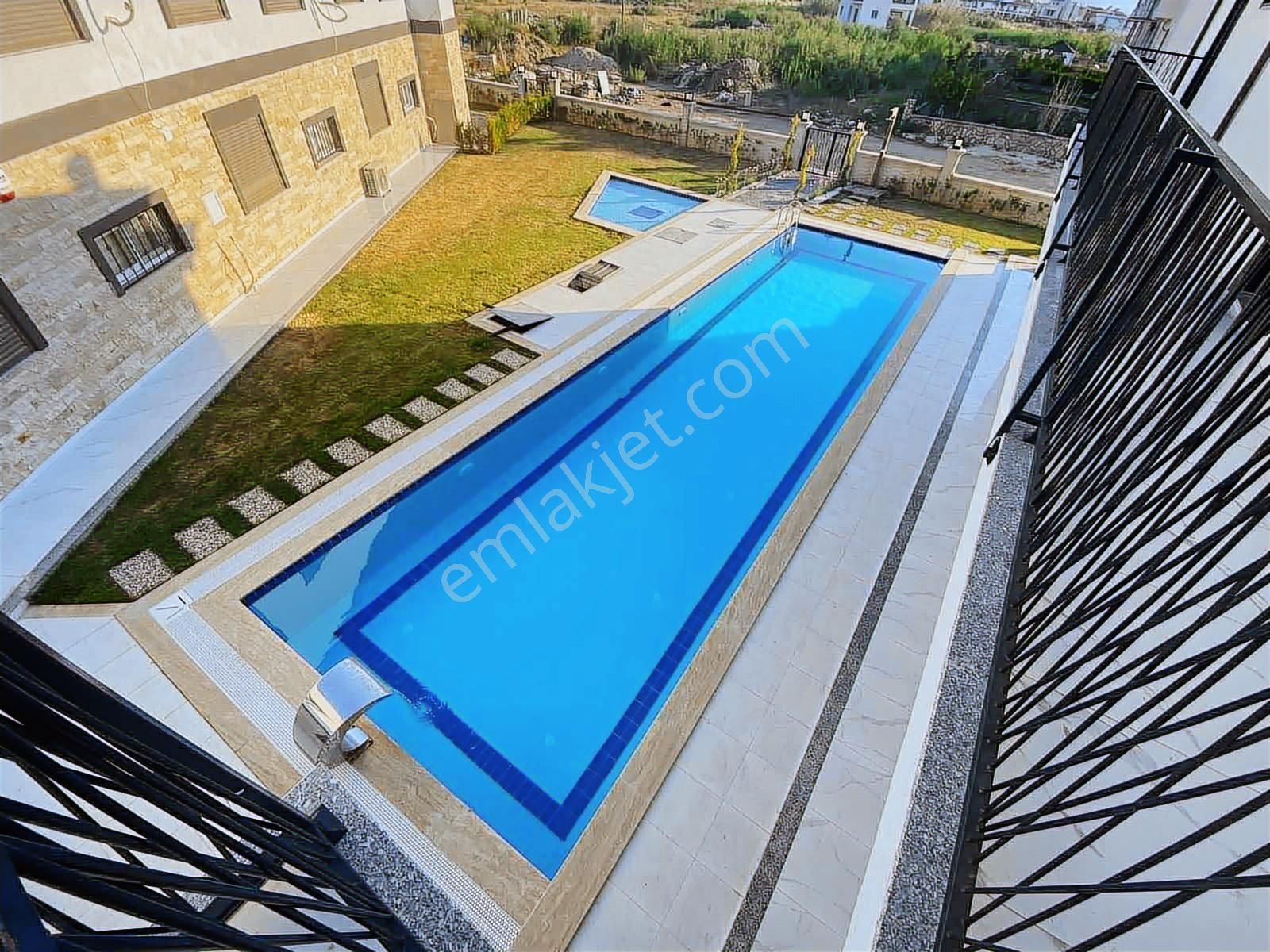 Güzelçamlı'da Denize 750 Mt Full Eşyalı Havuzlu 1+1 Daire - Görsel 27