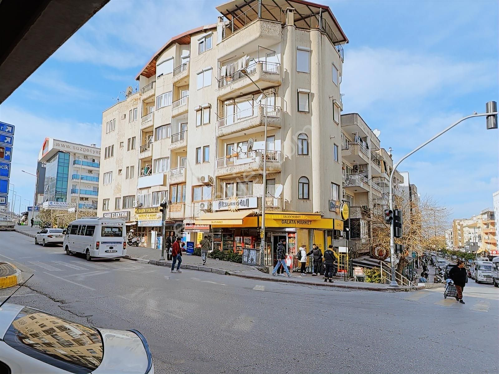 Kuşadası Merkez Masrafsız 2+1 Ruhsatlı Satılık Uygun Daire