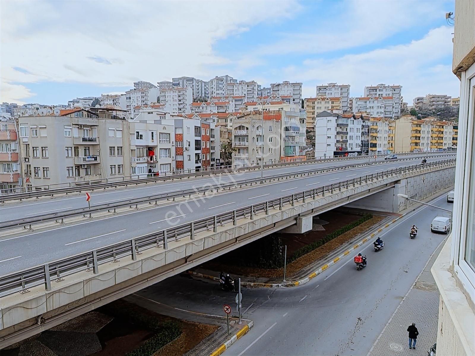 Kuşadası Merkez Masrafsız 2+1 Ruhsatlı Satılık Uygun Daire - Görsel 2