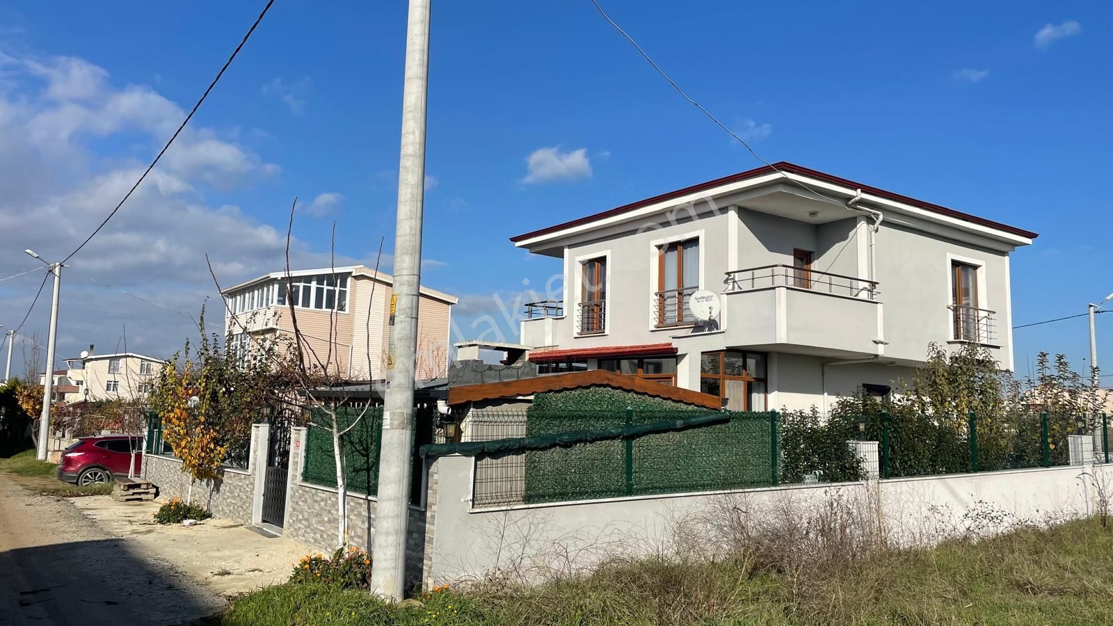 Acil Satılık Yeniçiftlikte 315 M2 Arsa İçerisinde İskanlı Müstakil Villa Yazlık
