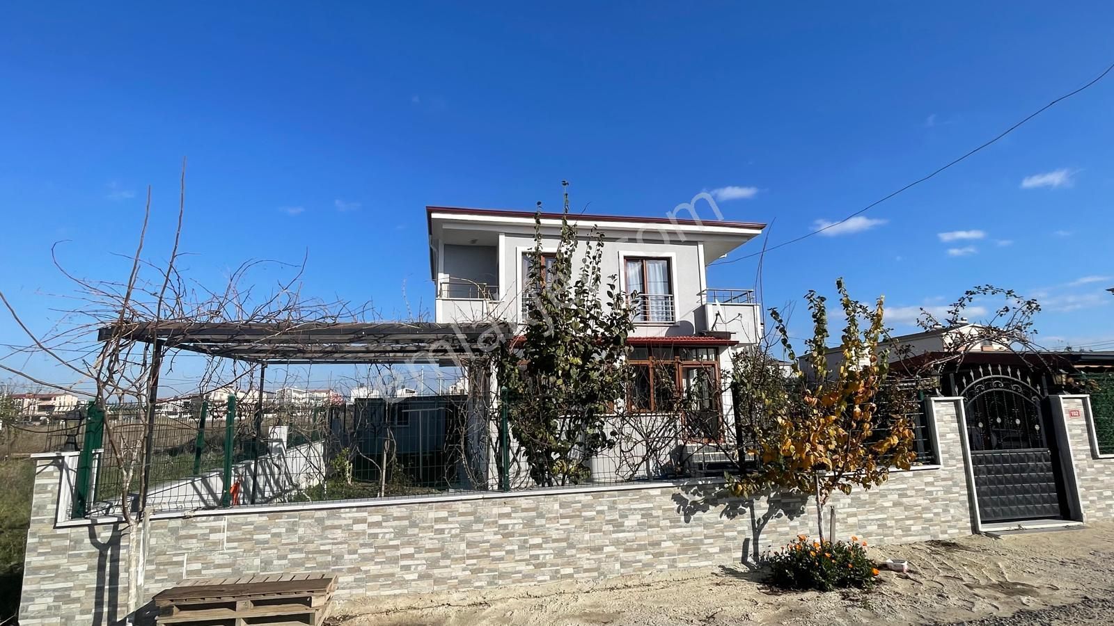 Acil Satılık Yeniçiftlikte 315 M2 Arsa İçerisinde İskanlı Müstakil Villa Yazlık - Görsel 4