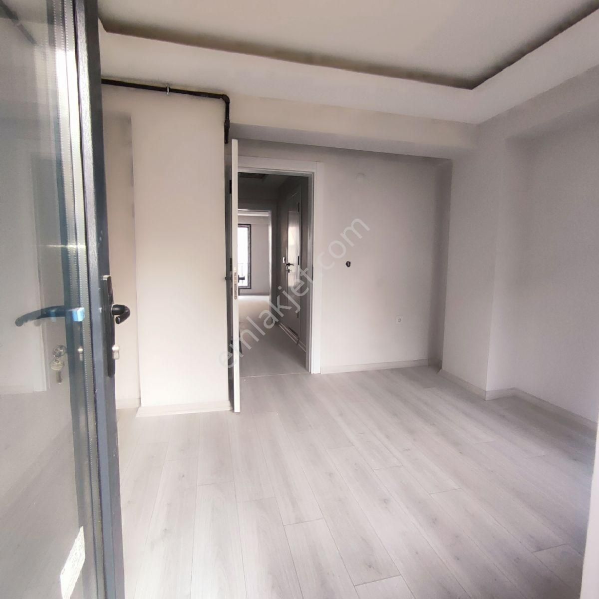 Cemal Emlakı Y. Beyazıt Camii Külliye Altı Sıfır 1+1 Yerden Isıt - Görsel 9